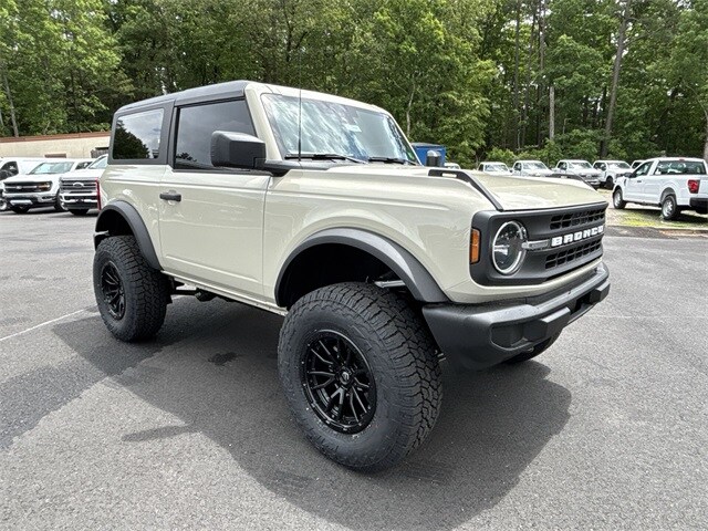 2025 Ford Bronco Base photo 2