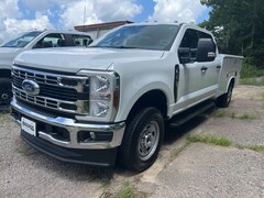 2025 Ford F-350 Chassis XL 4D Crew Cab/Chassis