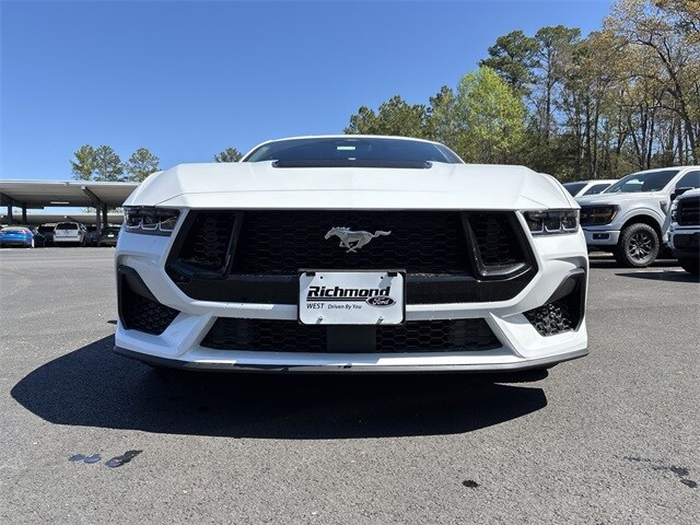 2025 Ford Mustang GT photo 3