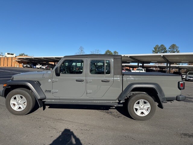 2021 Jeep Gladiator Sport photo 2