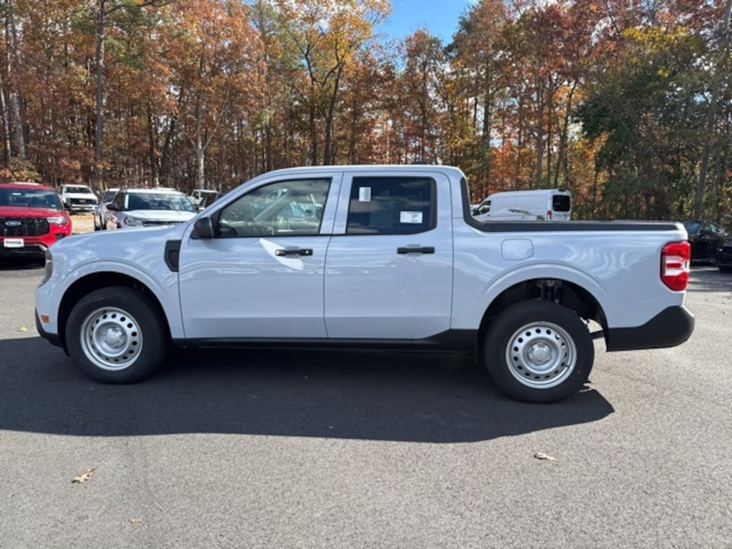 New 2025 Ford Maverick XL 4D Crew Cab