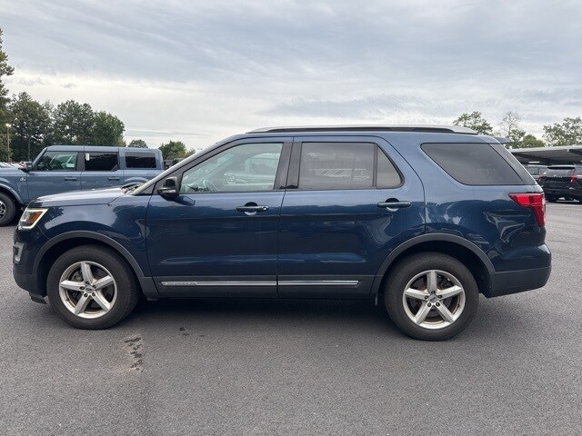 2017 Ford Explorer XLT photo 2