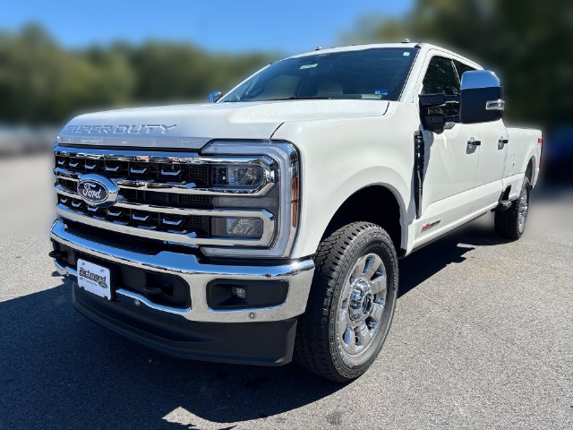 2027 Ford F-350 Lariat 4D Crew Cab