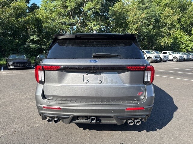 2025 Ford Explorer ST Sport photo 4