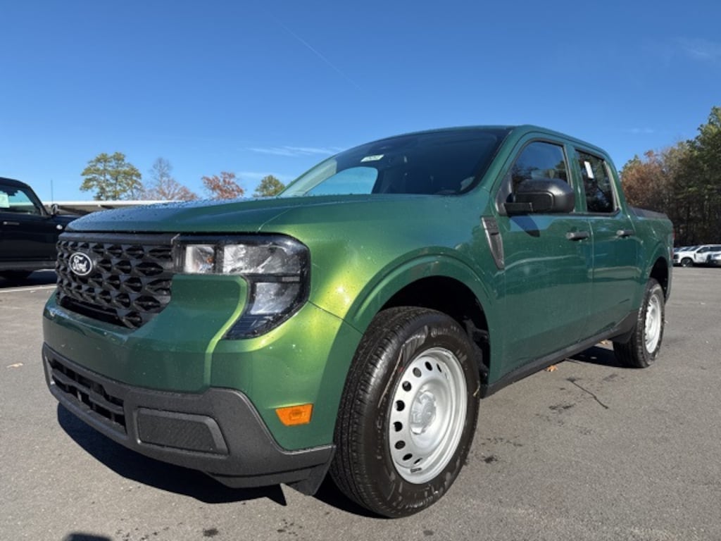 New 2025 Ford Maverick XL 4D Crew Cab