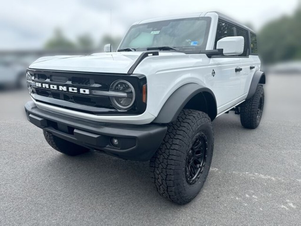 New 2026 Ford Bronco Outer Banks CUSTOM WHEELS LIFT 4D Sport Utility