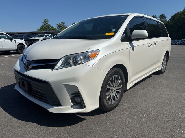 2020 Toyota Sienna XLE Premium V6 8-Passenger FWD's photo
