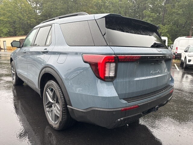 2025 Ford Explorer ST-Line photo 3
