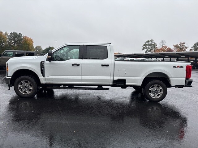 2025 Ford F-250 Lariat photo 2
