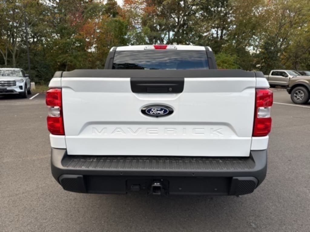New 2025 Ford Maverick XL 4D Crew Cab