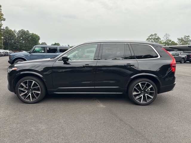 2021 Volvo XC90 T6 Momentum photo 2