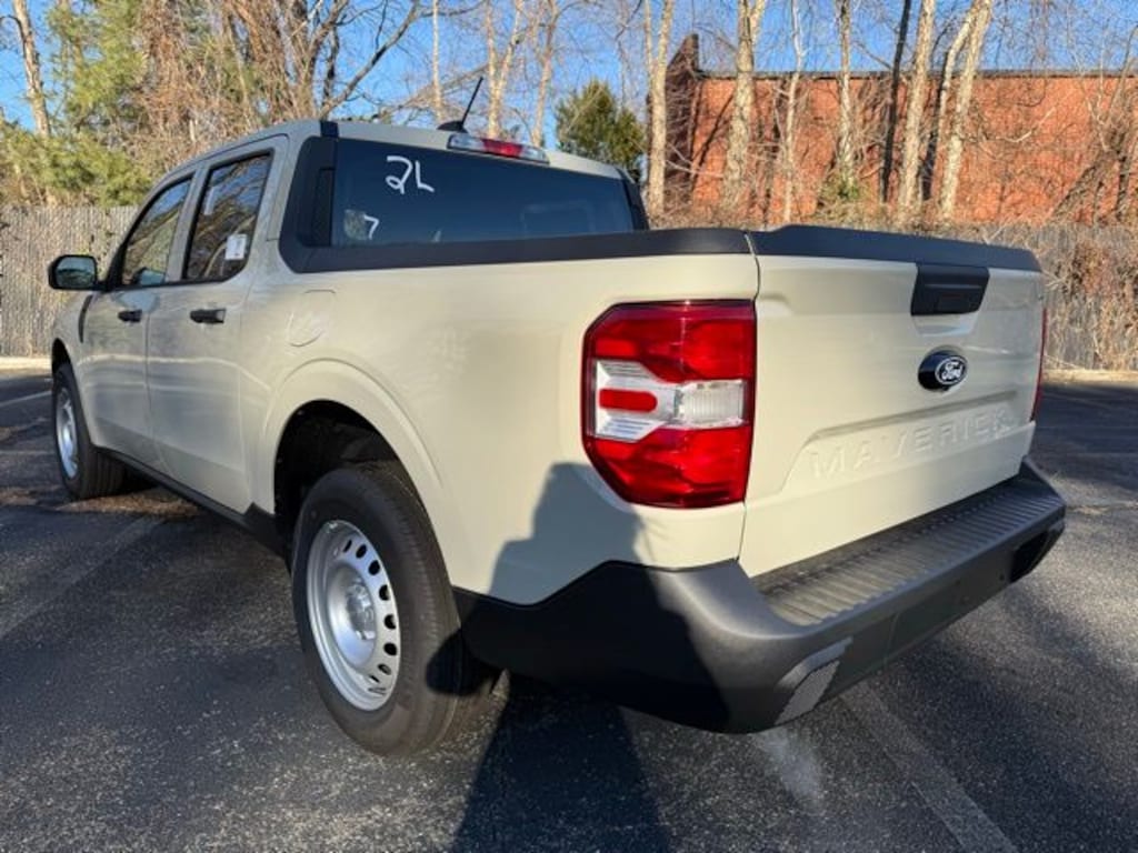 New 2025 Ford Maverick XL 4D Crew Cab
