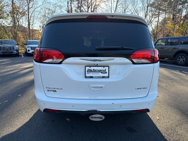 2018 Chrysler Pacifica Limited photo 4