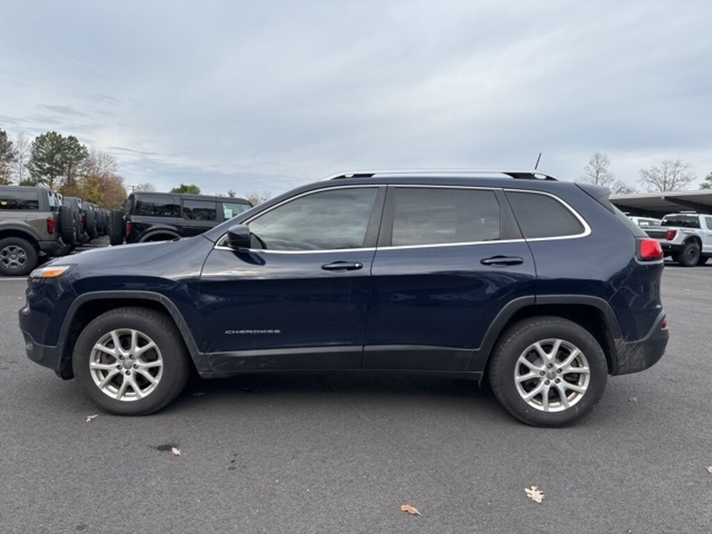 Used 2016 Jeep Cherokee Latitude SUV