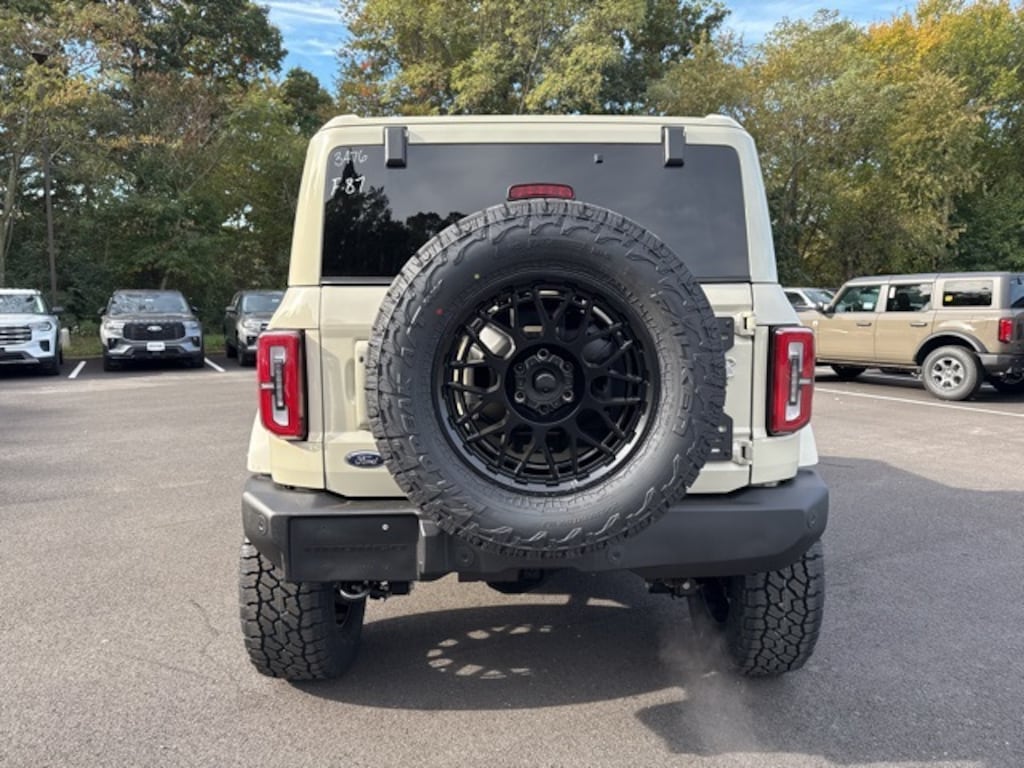 New 2025 Ford Bronco Outer Banks CUSTOM LIFT, TIRES, AND WHEELS 4D Sport Utility