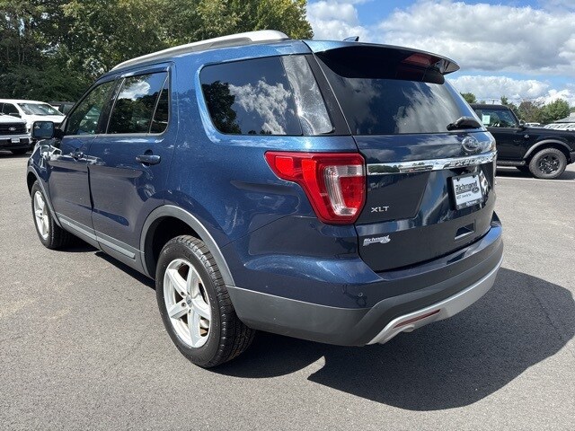 2017 Ford Explorer XLT photo 2