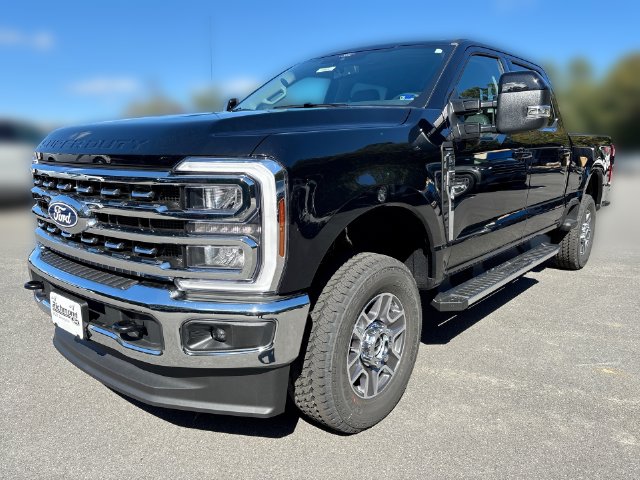 2027 Ford F-250 Lariat 4D Crew Cab