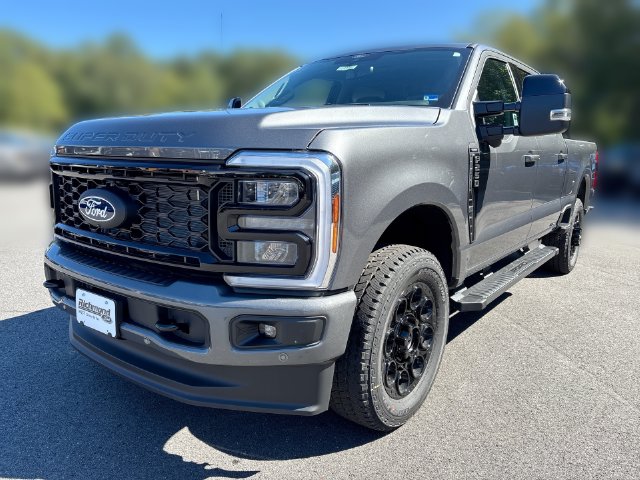 2027 Ford F-250 Lariat 4D Crew Cab