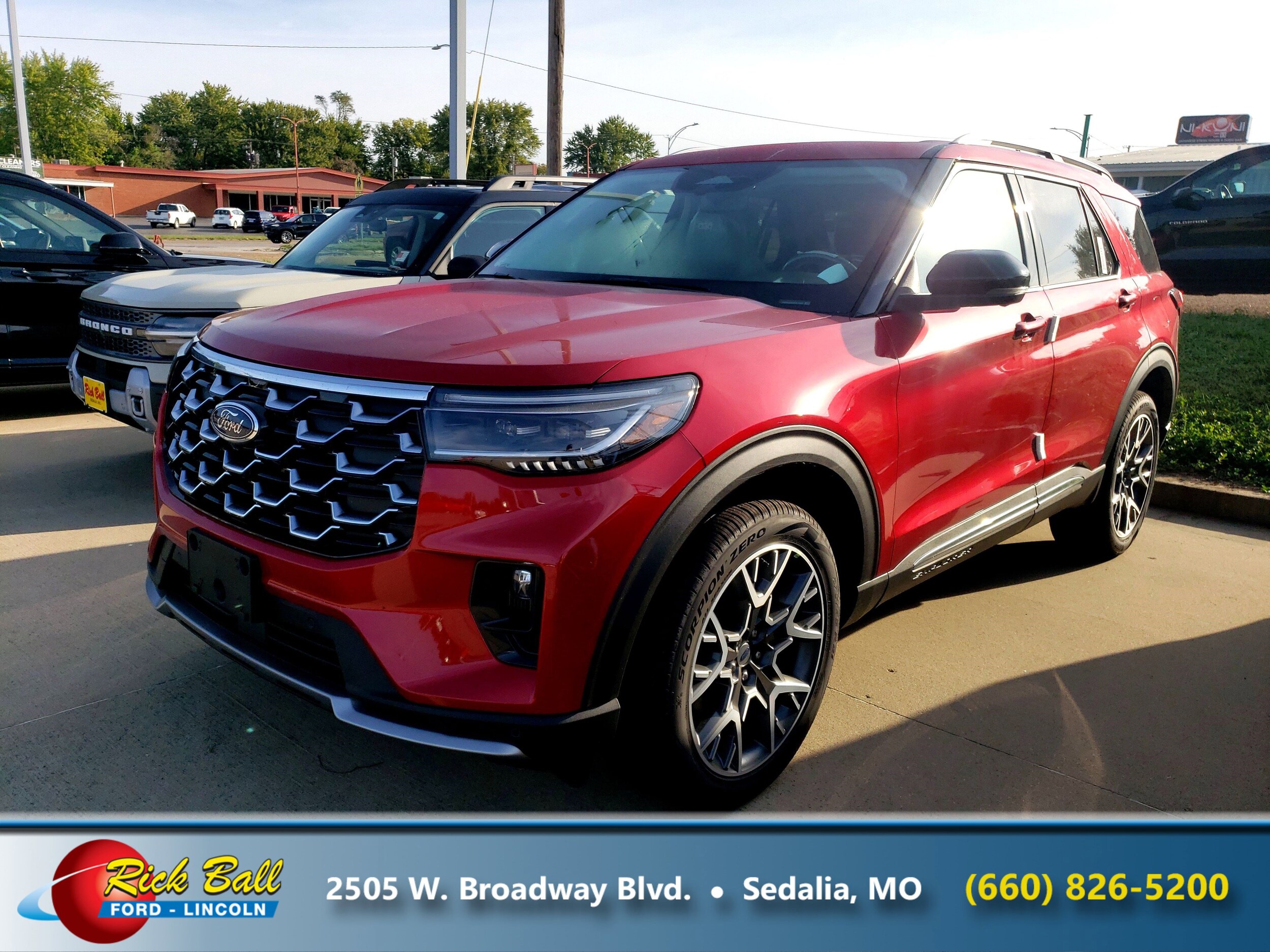 2025 Ford Explorer Platinum photo 3