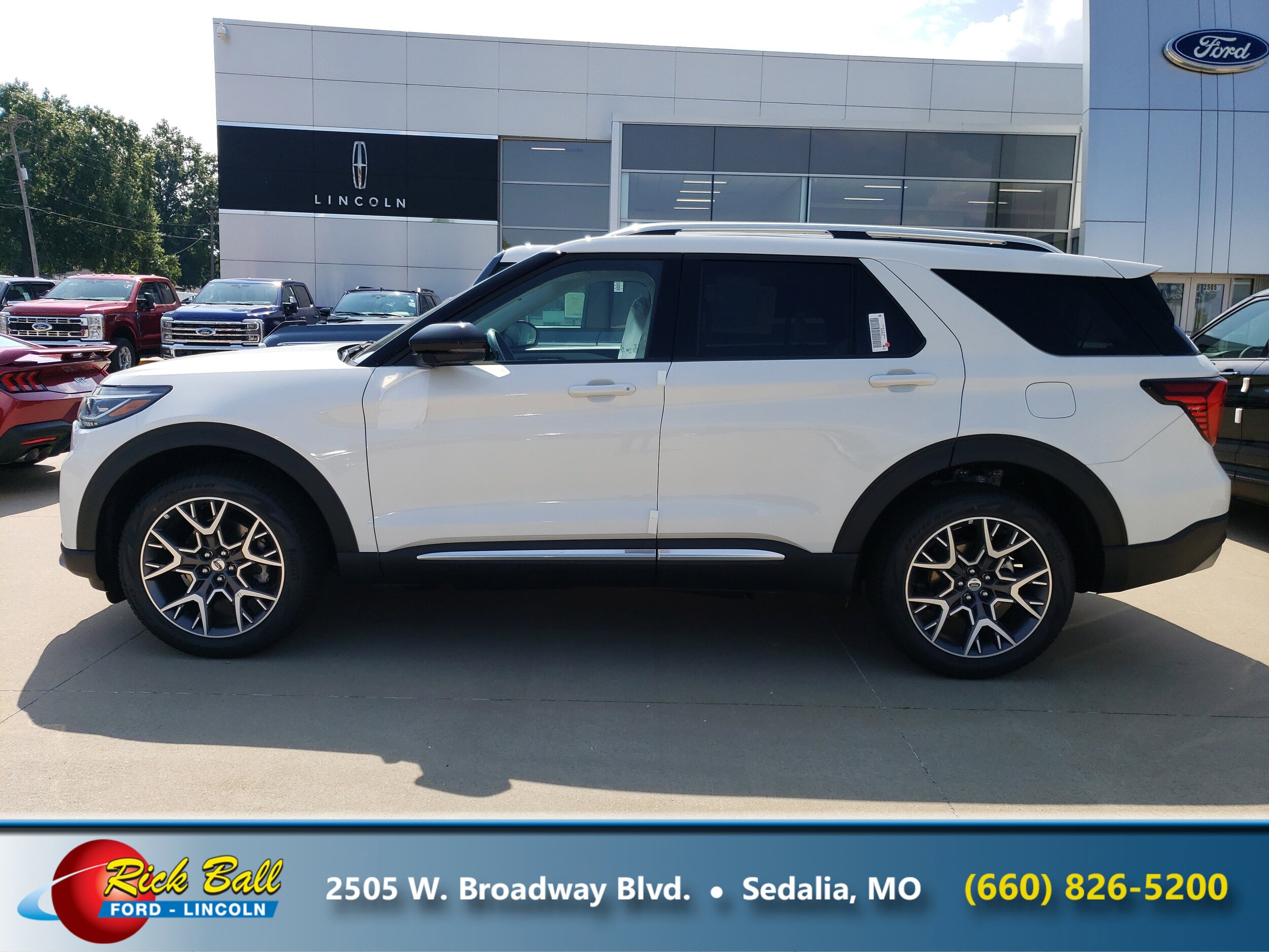 2025 Ford Explorer Platinum photo 3