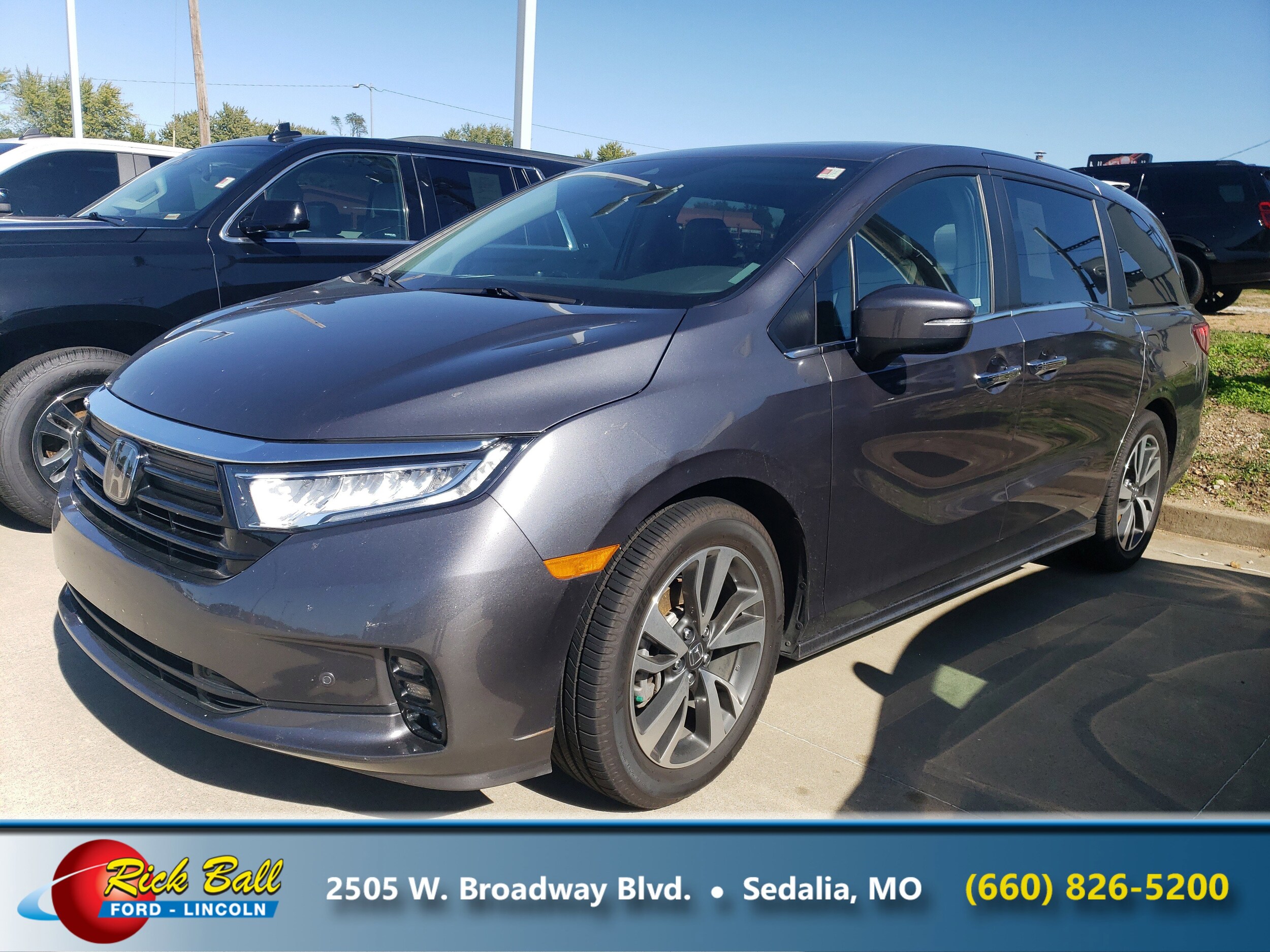 2024 Honda Odyssey Touring photo 3