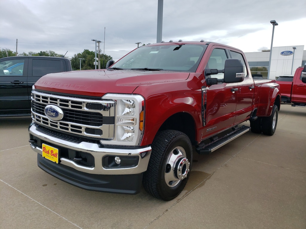 New 2026 Ford Super Duty F-350 XLT Truck Crew Cab
