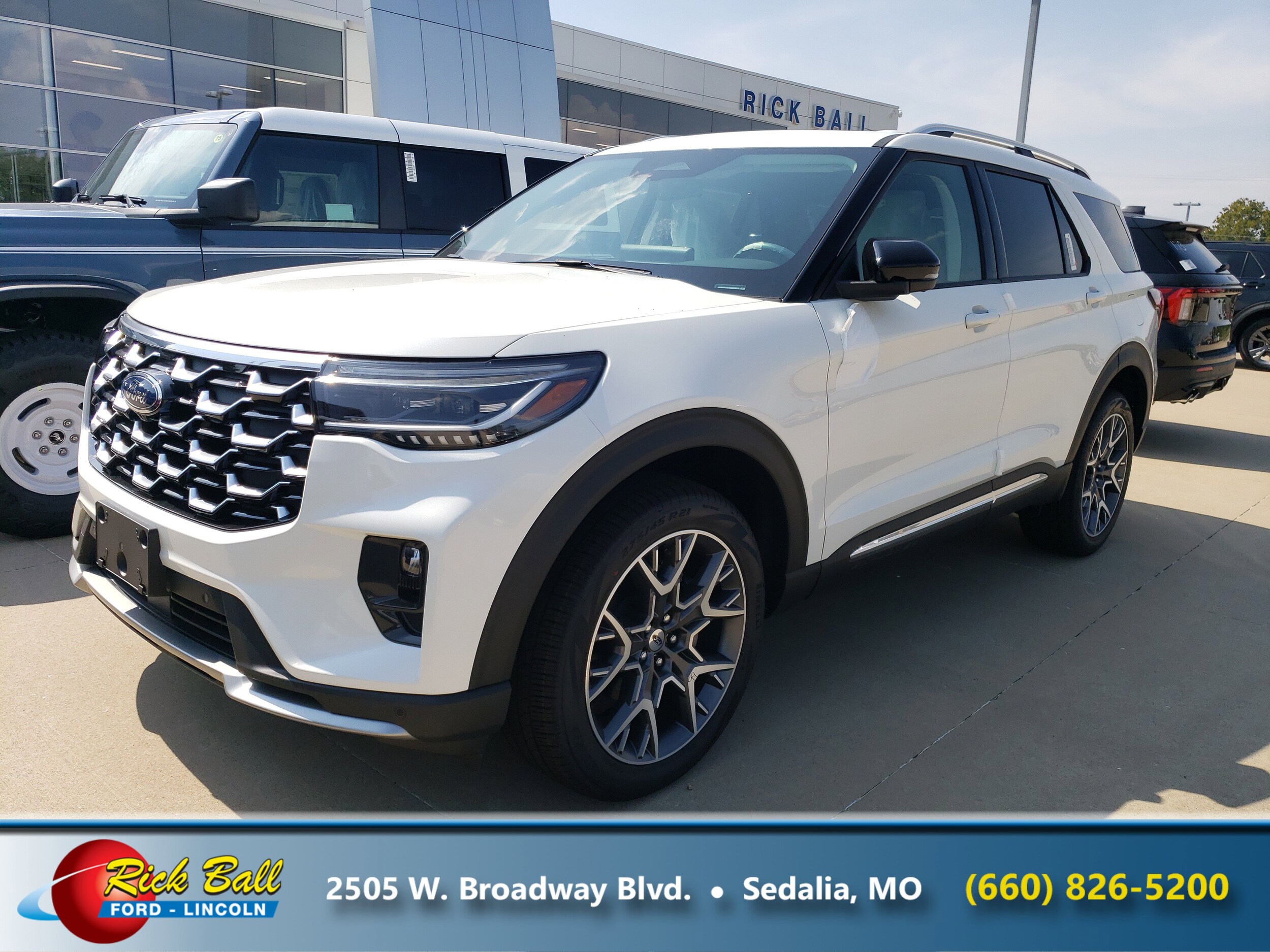 2025 Ford Explorer Platinum photo 2