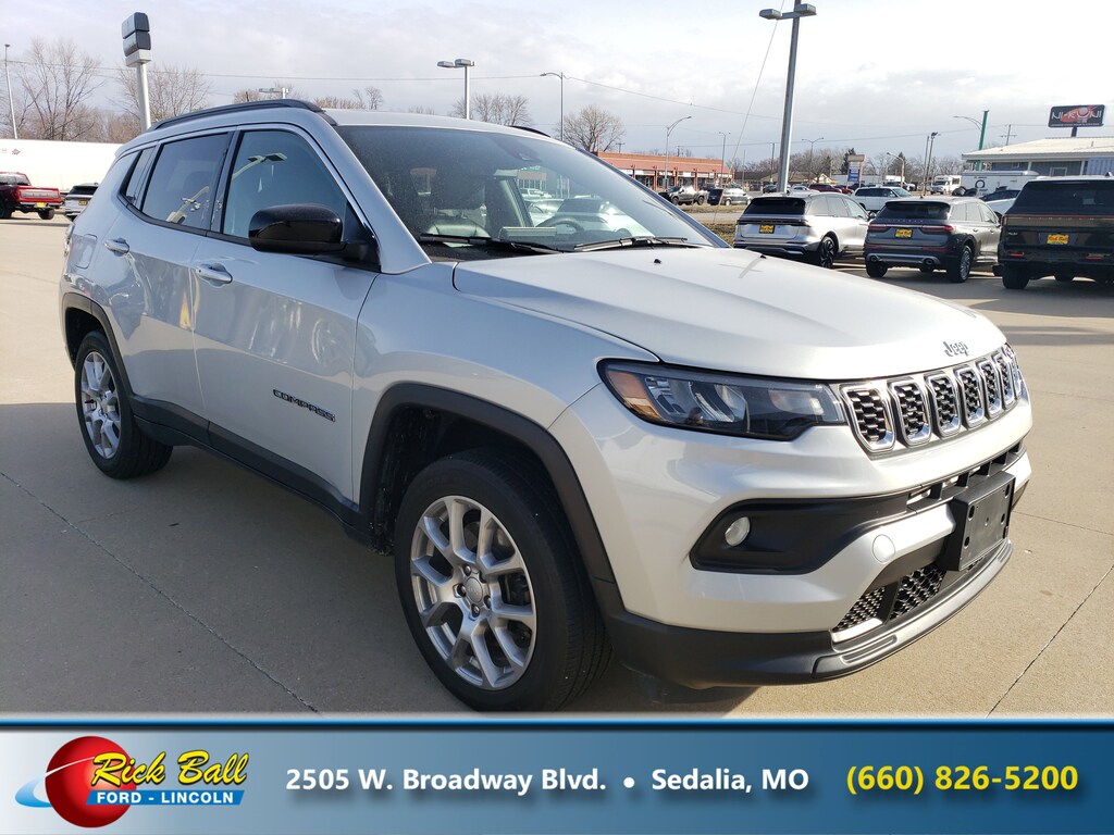 Used 2024 Jeep Compass Latitude Lux SUV