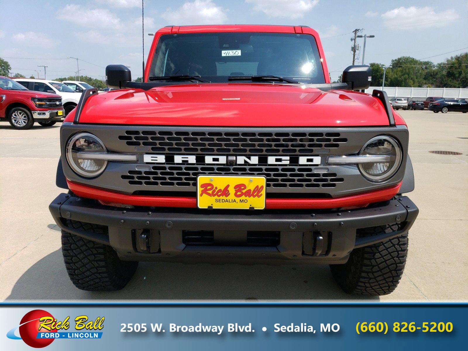 2024 Ford Bronco Badlands photo 2