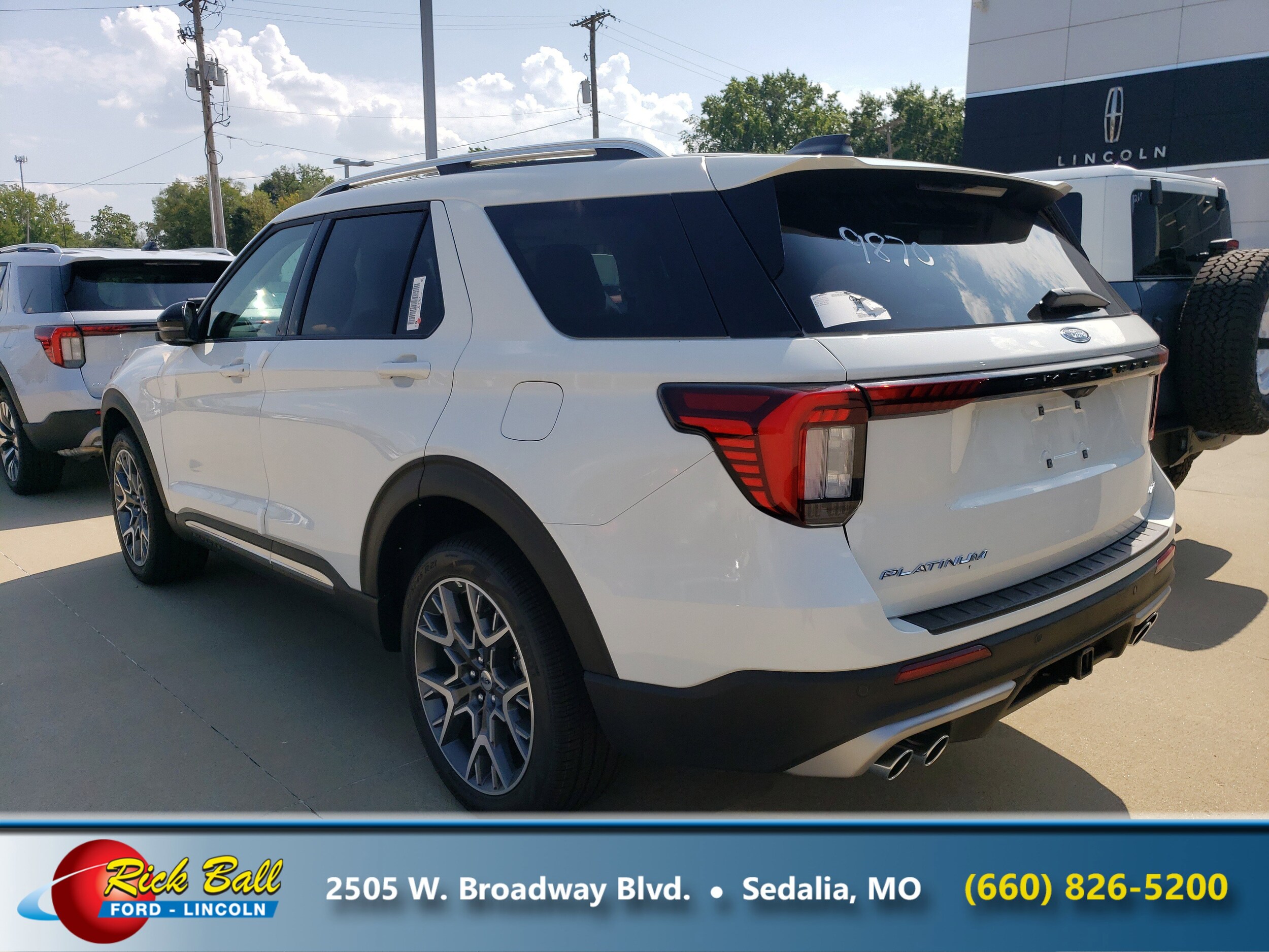 2025 Ford Explorer Platinum photo 4