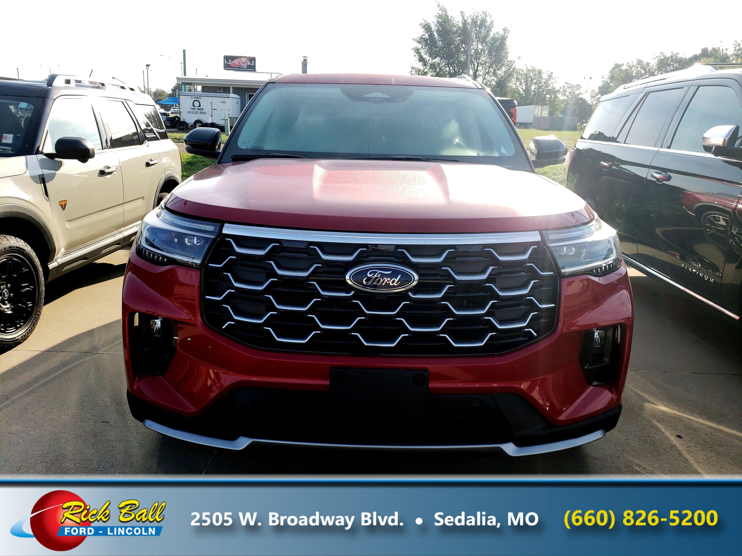 2025 Ford Explorer Platinum photo 2
