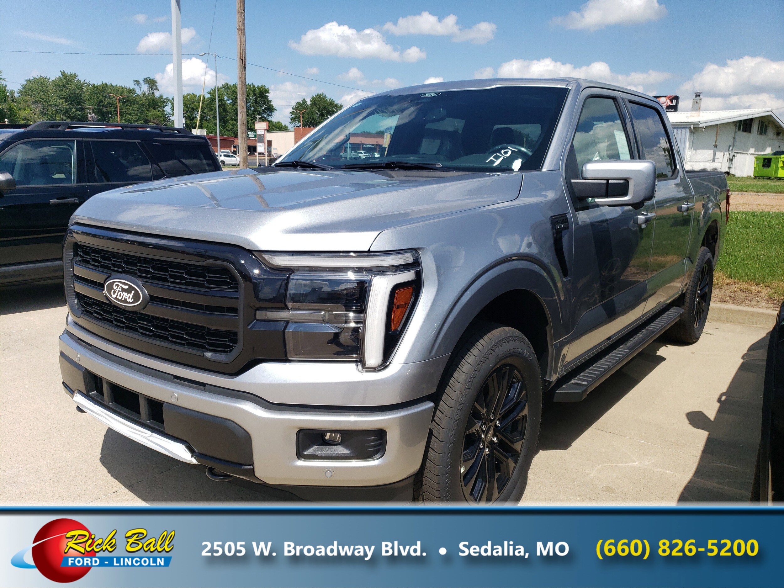 2025 Ford F-150 Lariat photo 3