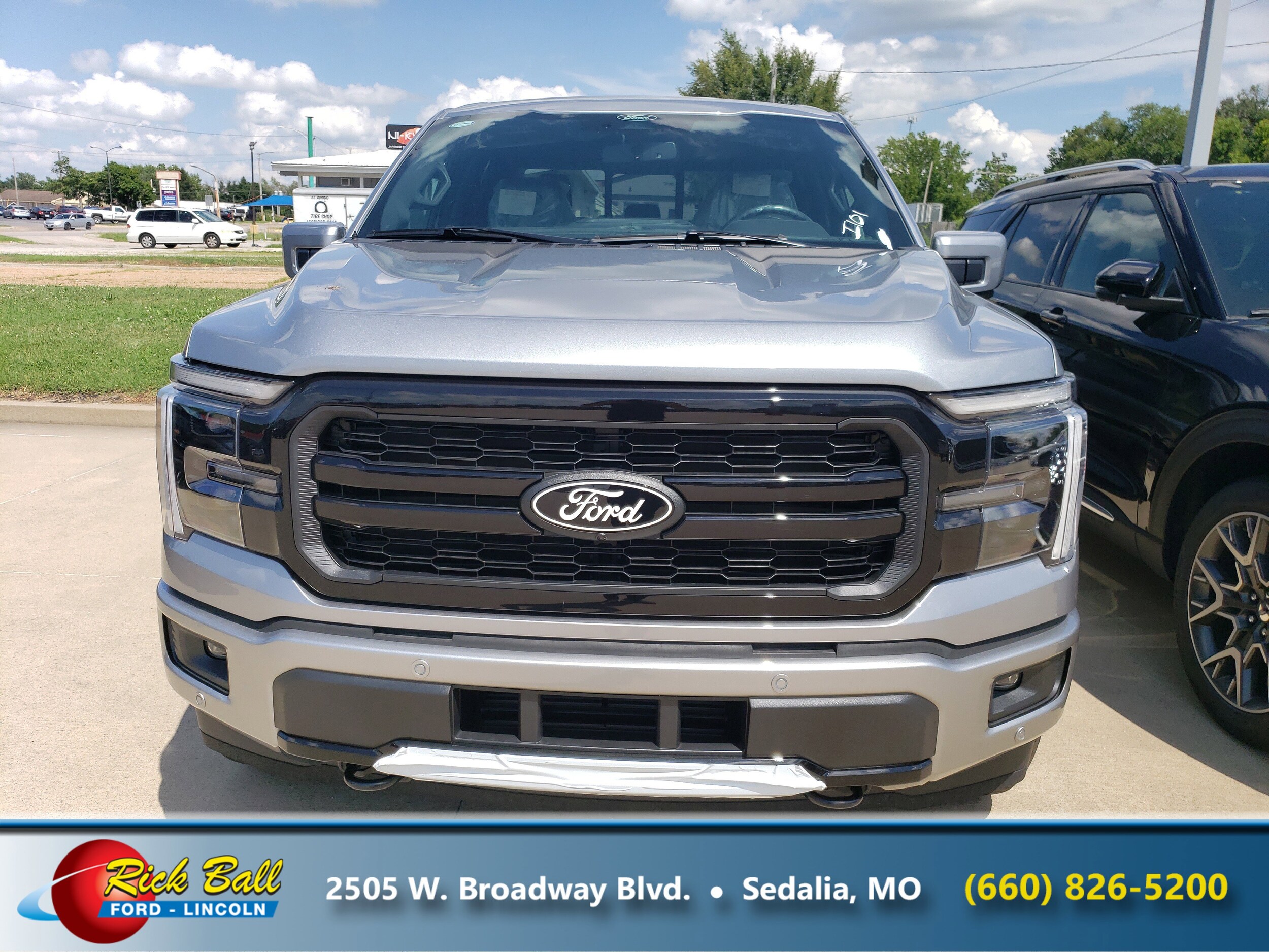 2025 Ford F-150 Lariat photo 2