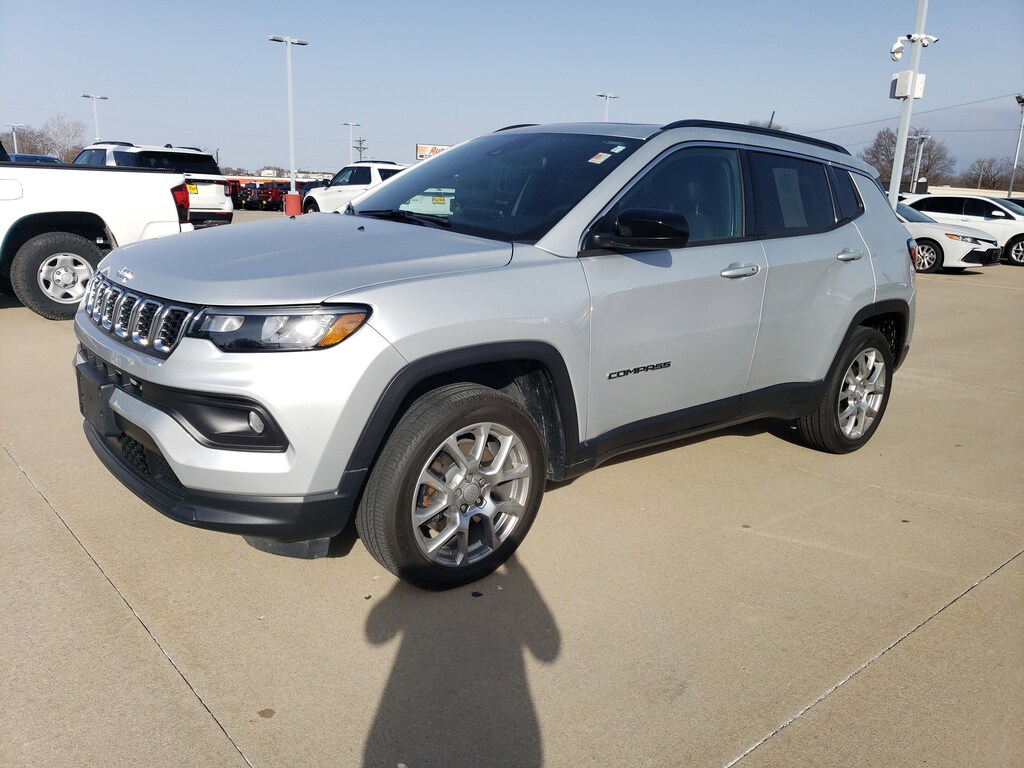 Used 2024 Jeep Compass Latitude Lux SUV