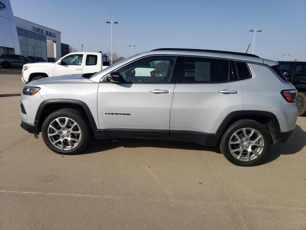 Used 2024 Jeep Compass Latitude Lux SUV