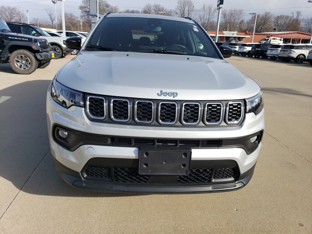 Used 2024 Jeep Compass Latitude Lux SUV