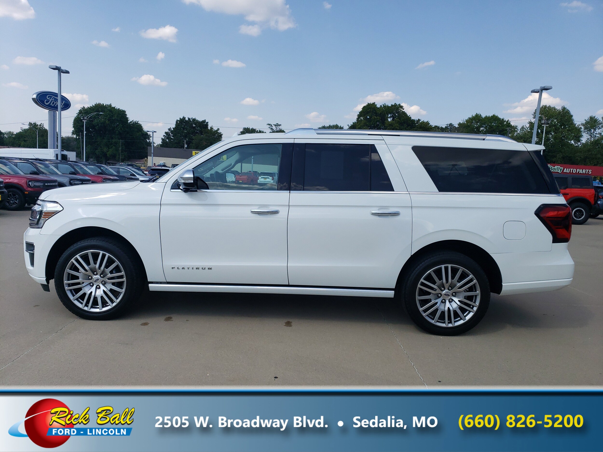 2022 Ford Expedition MAX Platinum photo 3