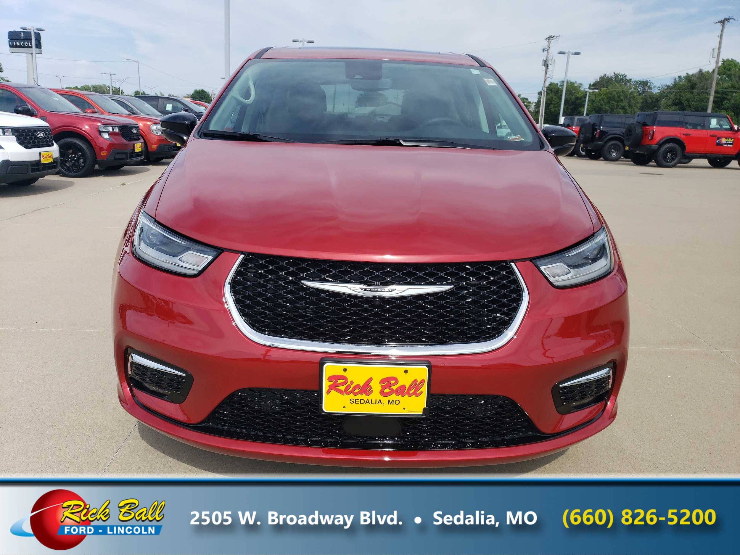 Used 2024 Chrysler Pacifica Touring L with VIN 2C4RC1BG2RR193060 for sale in Sedalia, MO