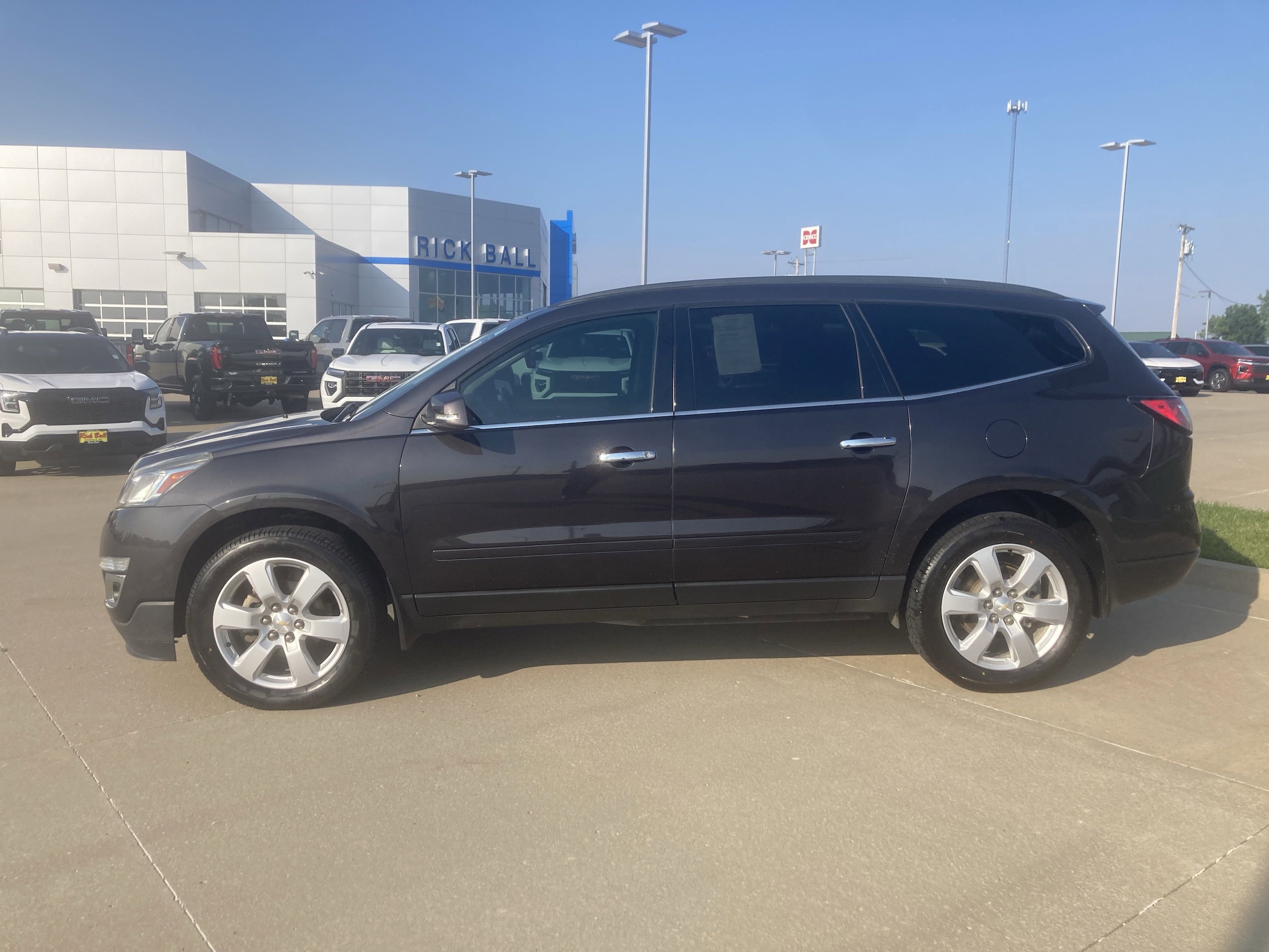 Used 2017 Chevrolet Traverse 1LT with VIN 1GNKRGKD8HJ321840 for sale in Kansas City