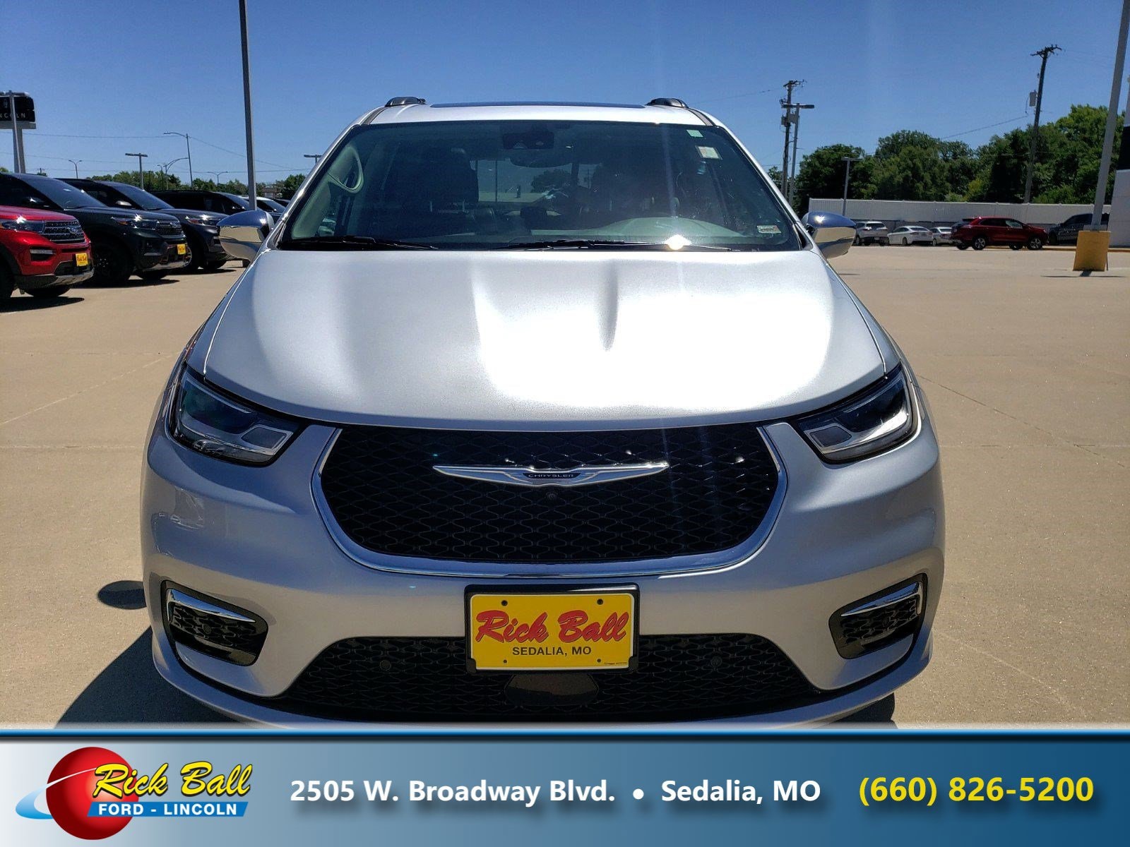 Used 2022 Chrysler Pacifica Limited with VIN 2C4RC1GG9NR219219 for sale in Kansas City