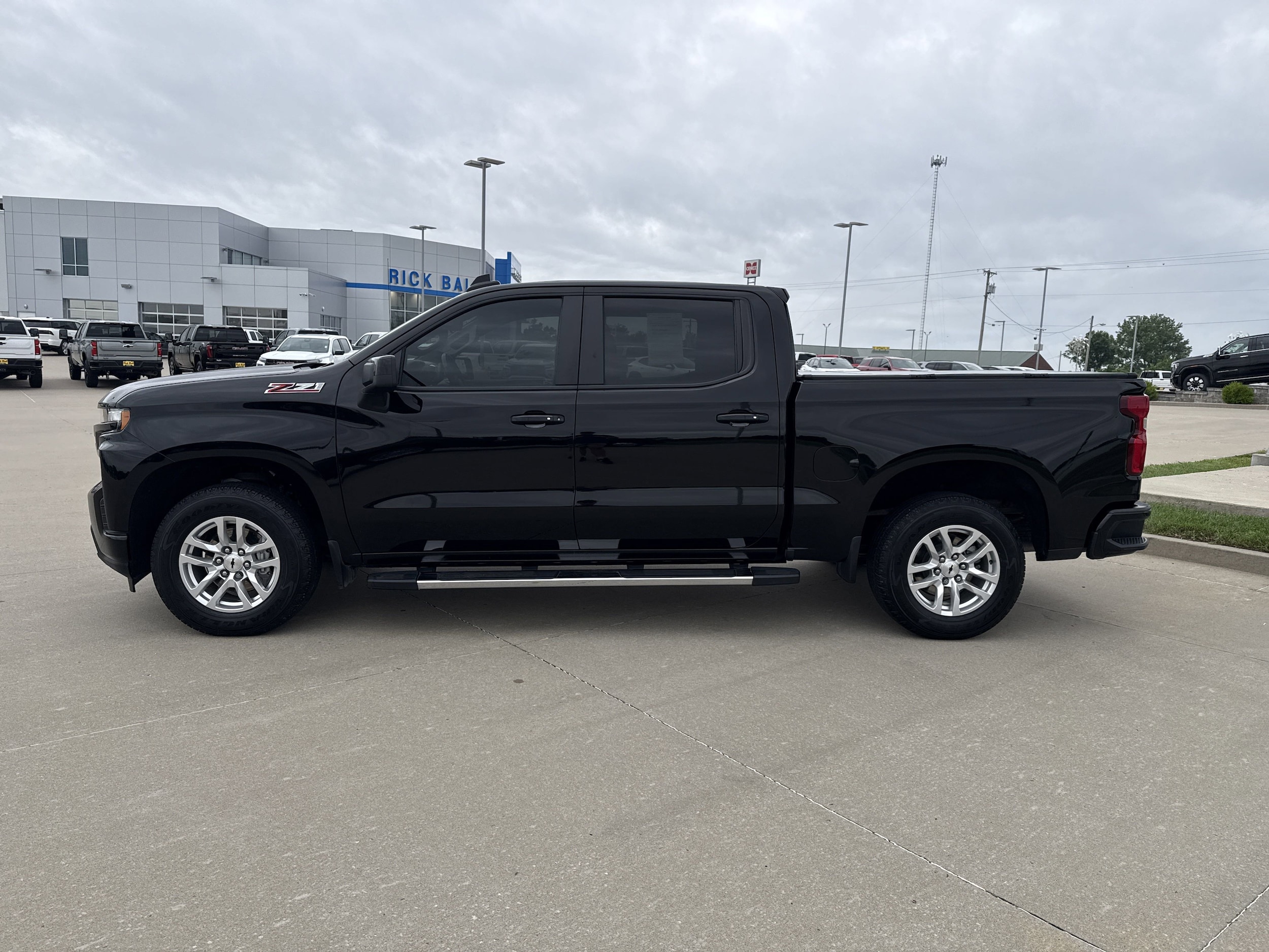 Used 2019 Chevrolet Silverado 1500 RST with VIN 1GCUYEED1KZ218322 for sale in Kansas City