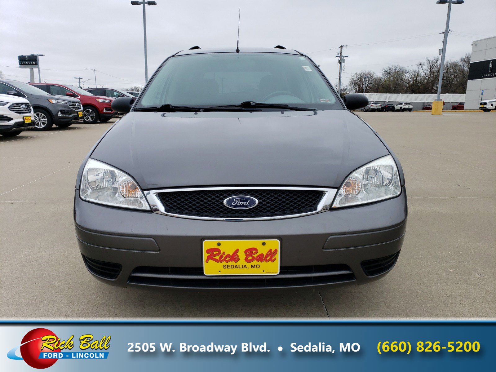 Used 2005 Ford Focus ZXW SE with VIN 1FAFP36N25W135713 for sale in Kansas City