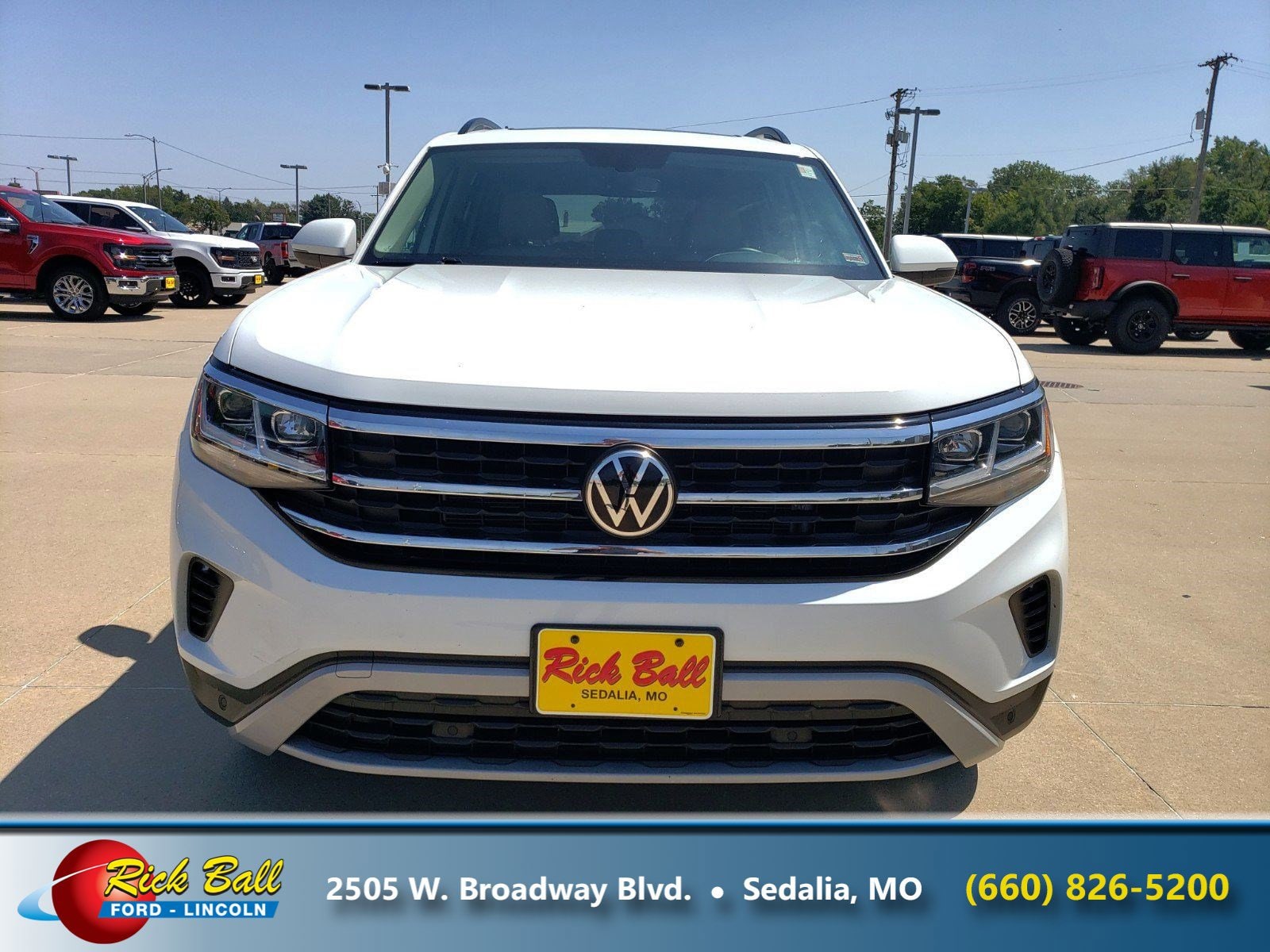 Used 2021 Volkswagen Atlas SE w/Tech with VIN 1V2JP2CA2MC560119 for sale in Kansas City