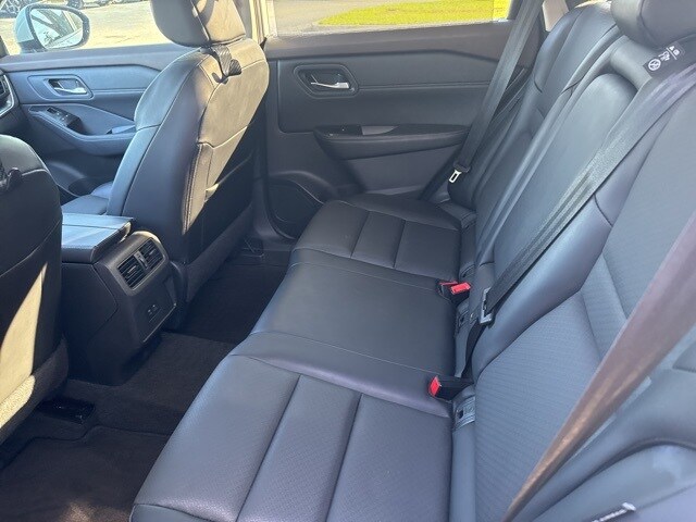 2023 Nissan Rogue SV photo 2