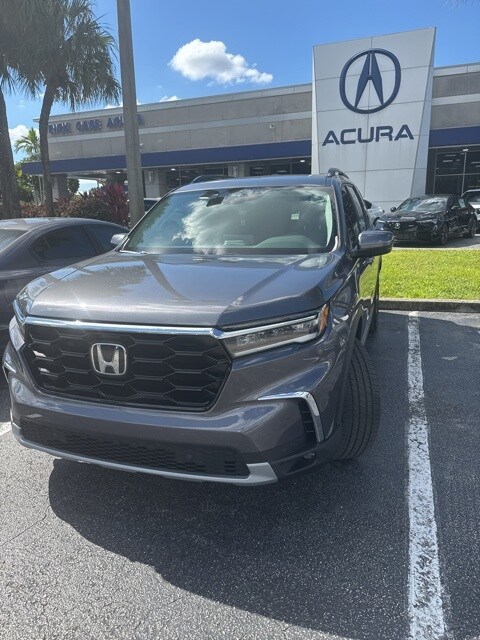 2025 Honda Pilot Touring photo 2