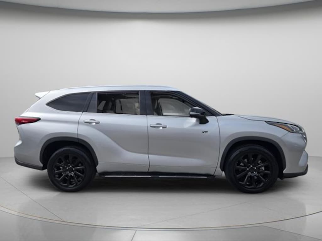 Used 2023 Toyota Highlander Limited SUV