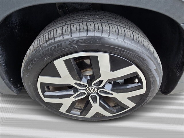 2022 Volkswagen Taos SEL photo 3