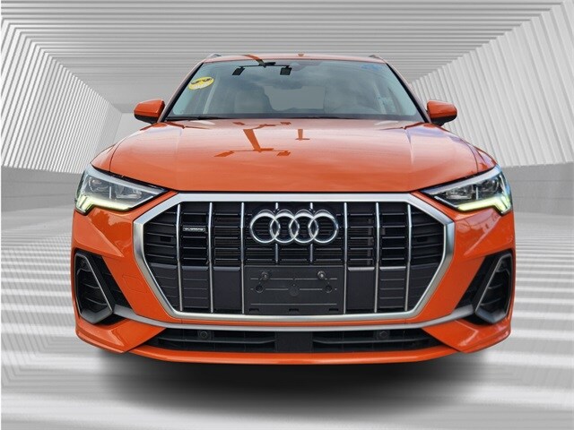 2023 Audi Q3 45 TFSI S line Premium photo 3