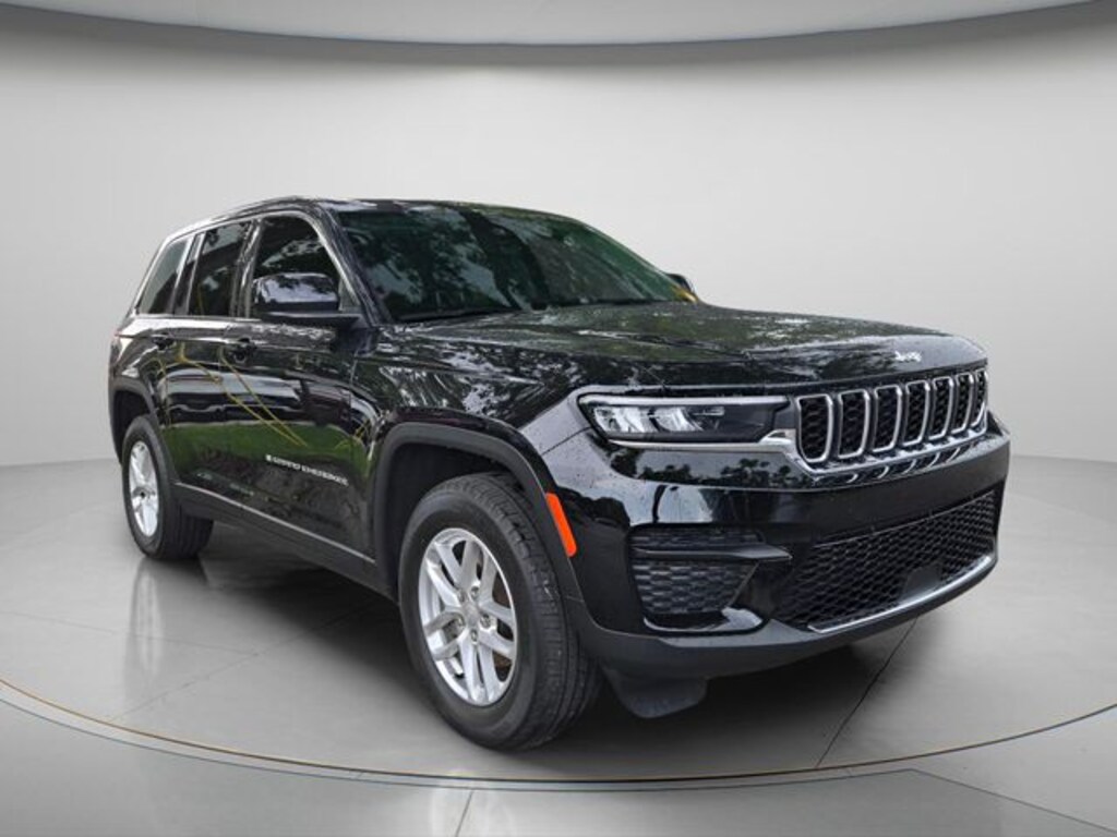 Used 2023 Jeep Grand Cherokee Laredo SUV