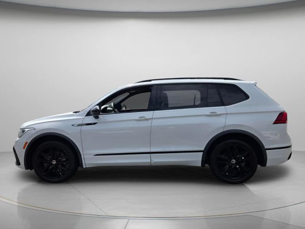 Used 2022 Volkswagen Tiguan 2.0T SE R-Line Black SUV